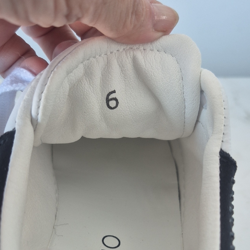 Mario Valentino White and Black Sneakers. Size 6 - Picture 4 of 9